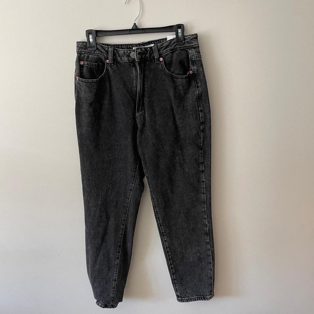 Garage ‘80s Mom Jeans
never worn 
front & back pockets